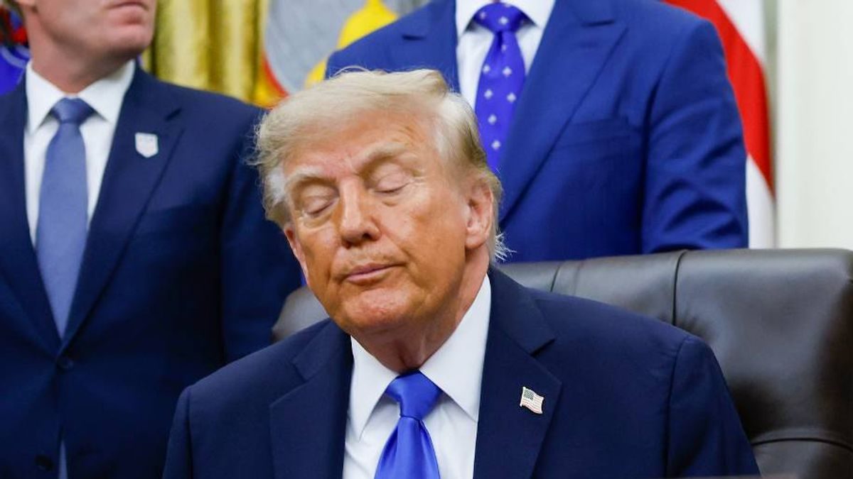 President Celebrates Record Tourism Season, Briefly Vacations From Consciousness